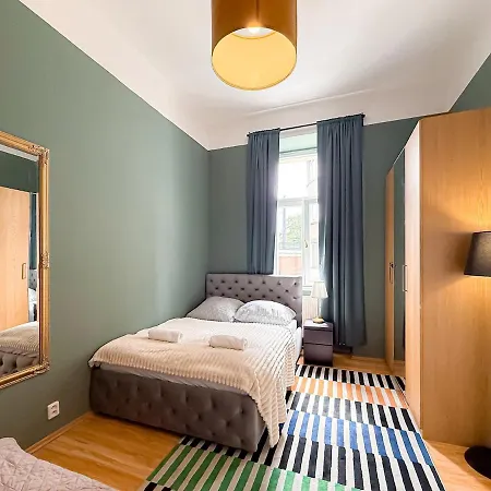 Florenc 3bdr Apartament